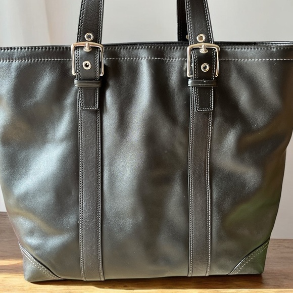 🔥COACH Like New Black Hampton F10195 - Picture 1 of 10